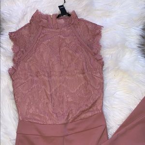 Pinkish body suit , no sleeves .